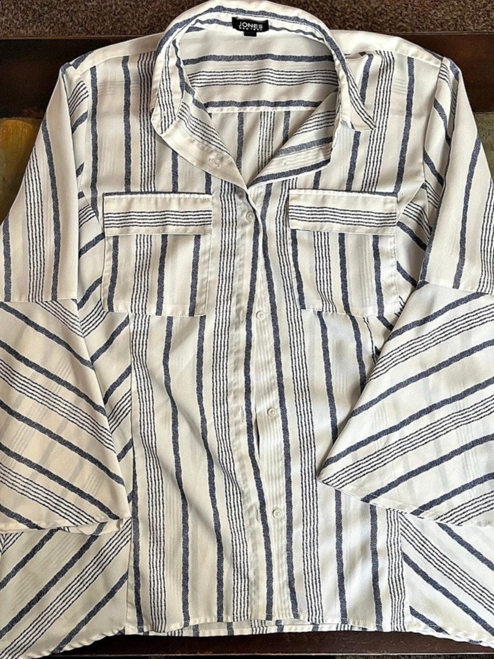 Jones New York Women’s Striped Button Down Shirt in White & Blue Sz Medium
